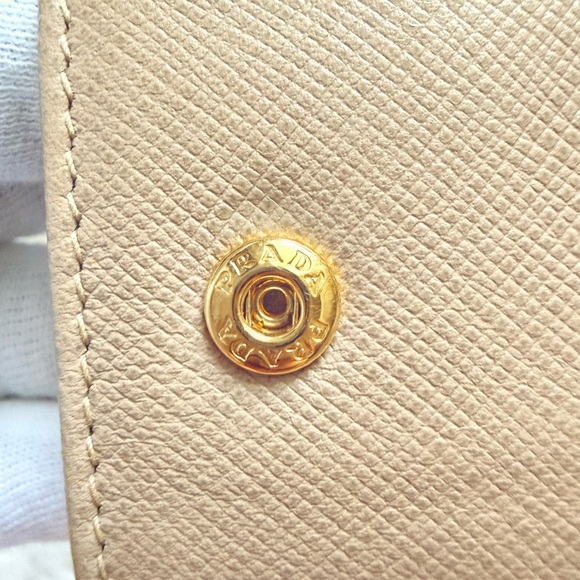 Prada Saffiano Leather Keyholder with Gold Logo - Picture 8 of 13